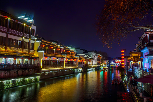 企業(yè)發(fā)展陷入瓶頸，南京戰(zhàn)略咨詢公司如何定制破局突圍方案？