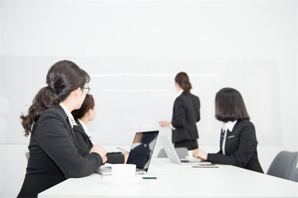 人力資源該管控還是賦能？多數(shù)企業(yè)都踩錯(cuò)了管理節(jié)奏！