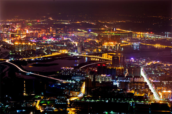 清遠(yuǎn)戰(zhàn)略咨詢公司洞察市場，如何精準(zhǔn)為企業(yè)定位發(fā)展方向？
