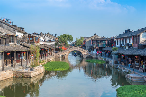 戰(zhàn)略規(guī)劃分析：村民不滿古鎮(zhèn)收門票，指引游客逃票